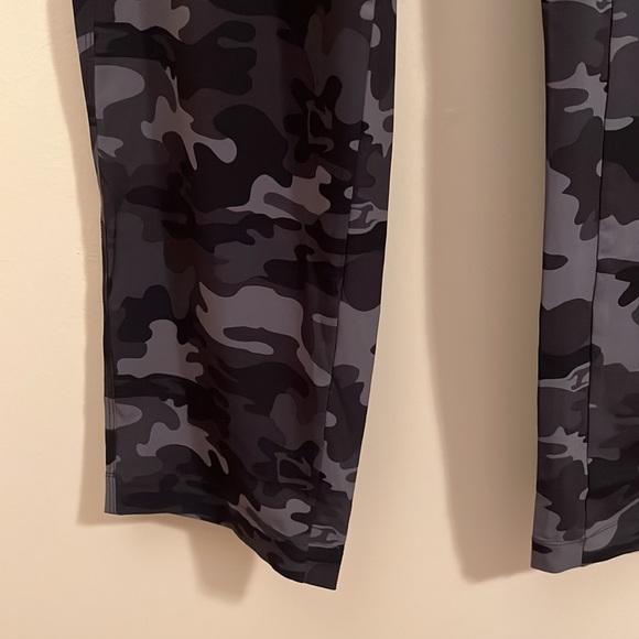RARE Lululemon Men’s Precise Pant in Grey Camouflage - Picture 6 of 10